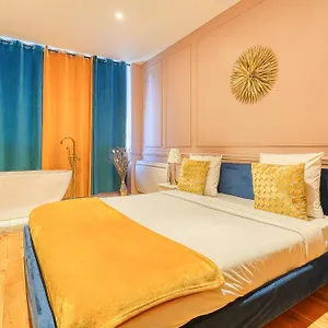 https://royal-suite-republique.fr-paris.fr